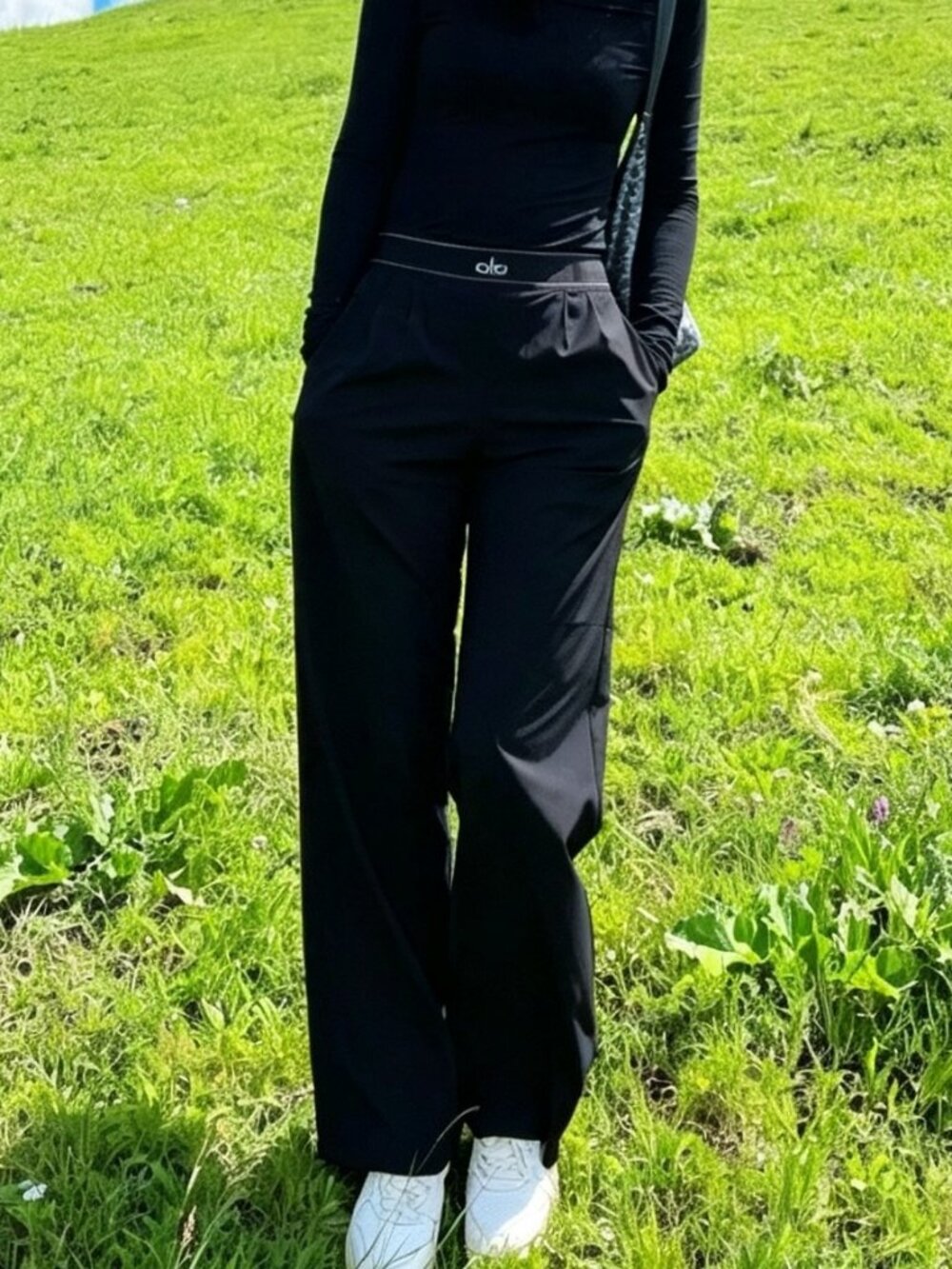 🎄 ALO Yoga Suit Up Black Pants (Regular ) Sleek & effortless 🖤
